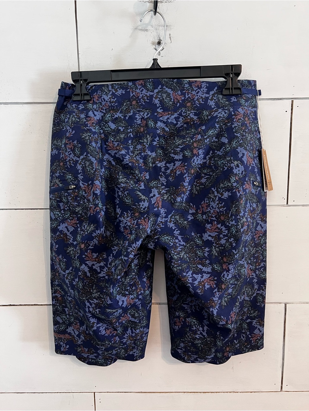 PATAGONIA  WOMEN'S DIRT ROAMER
MOUNTAIN BIKE SHORTS. Size 4. New With Tags. - Picture 3 of 11